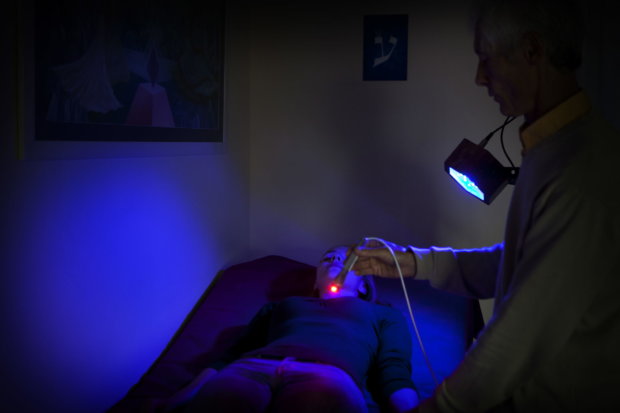 Reportage in the Chrysalide wellness centre in France that specialises in chromotherapy. Dr Bourdin treats a patient through colour using a LED. (Photo by: BSIP/Universal Images Group via Getty Images)
